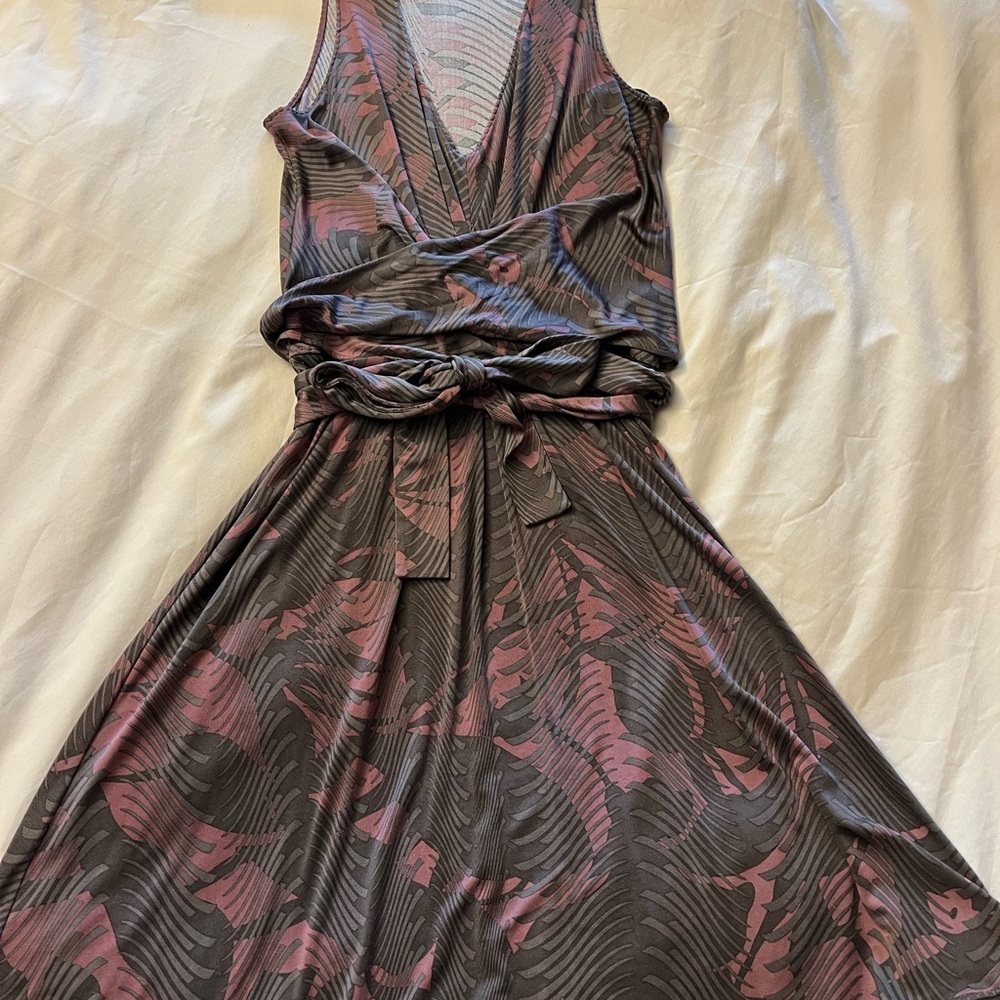 Elie Tahari Sleeveless Midi Dress in Pink and Gray